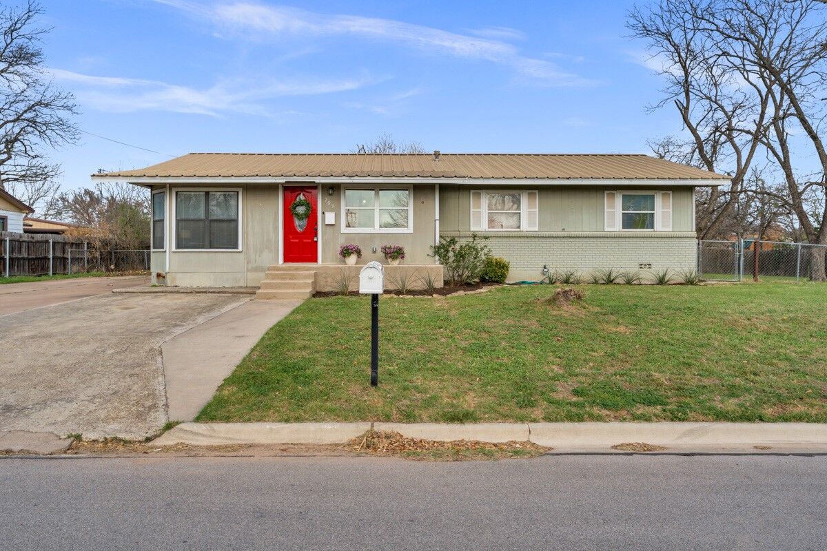 Property Photo: 703 N Pierce Street TX 78611
