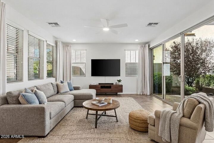 Property Photo:  922 S Agnes Lane  AZ 85296 