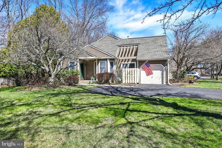 Property Photo:  1576 Applewood Circle  PA 19067 