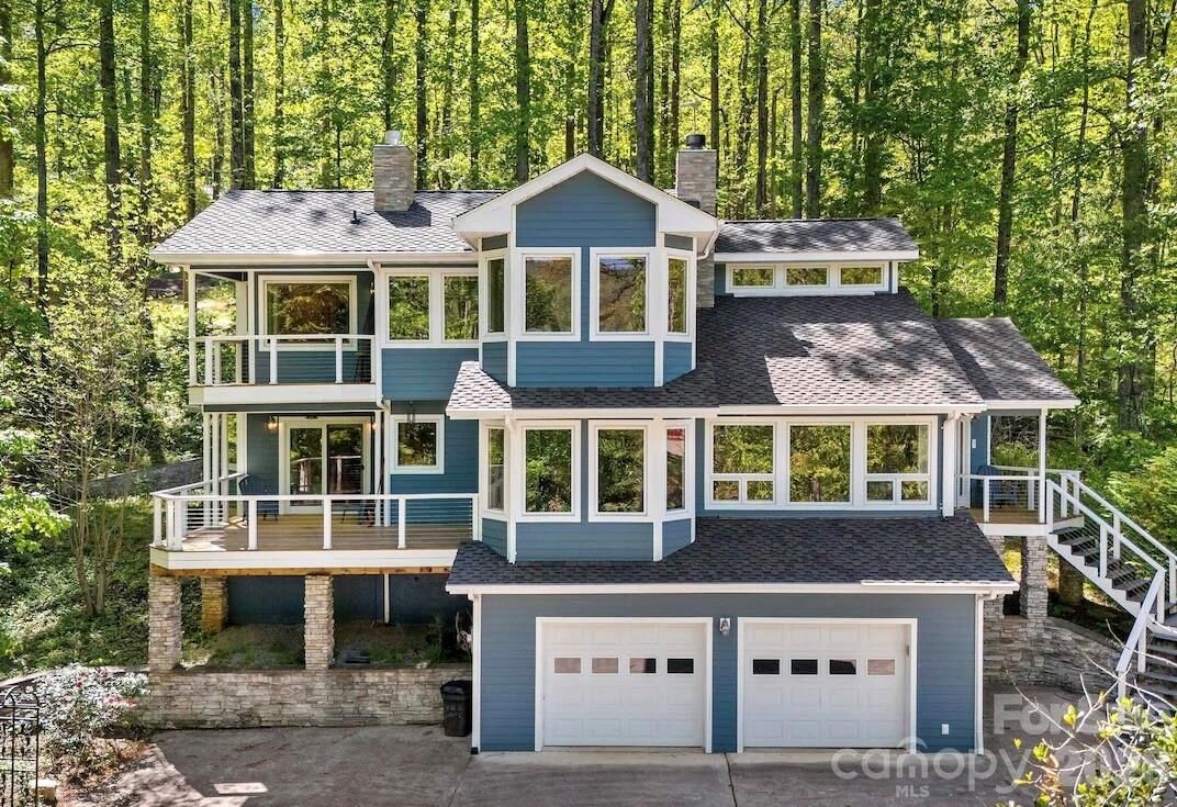 Property Photo: 525 Blue Ridge Drive N NC 28752