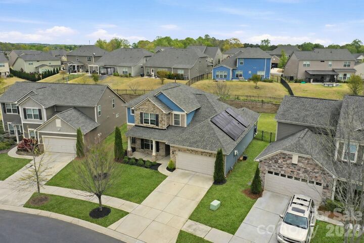 Property Photo:  10511 Honeyfur Court  NC 28278 