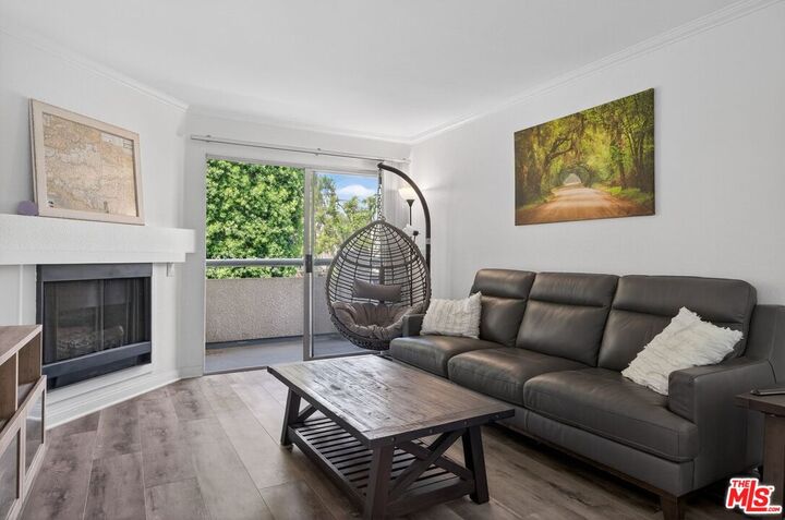 Property Photo:  5565 Canoga Ave  CA 91367 