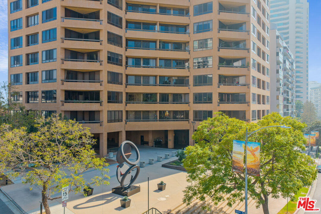 Property Photo:  10430 Wilshire Blvd  CA 90024 