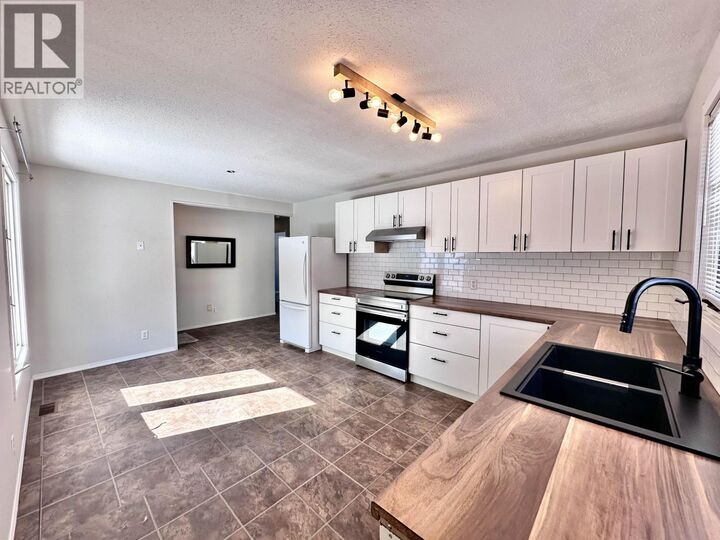 Property Photo: 1155 14th Avenue BC V0E 2Z0