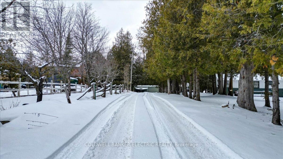 Property Photo:  6 Leisure Lane  ON K9V 4R1 