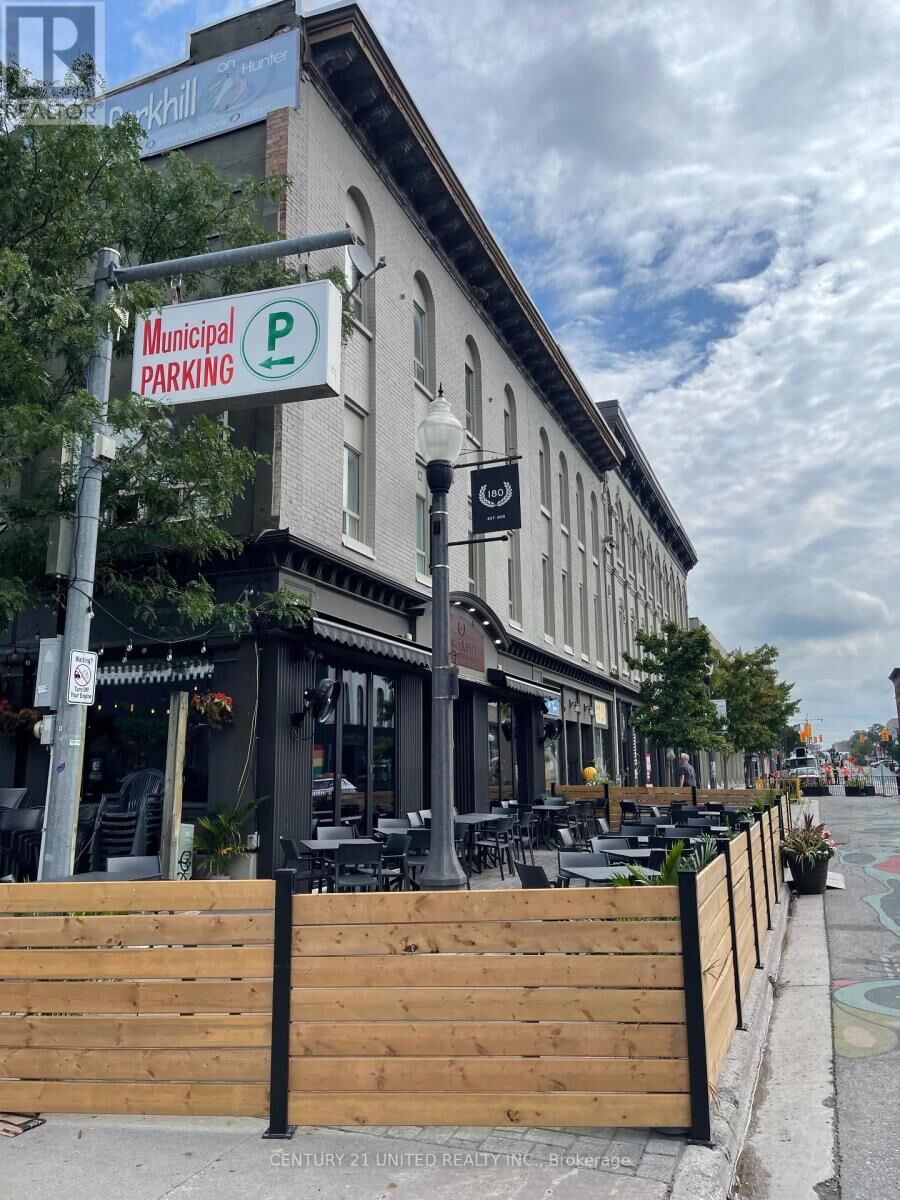 Property Photo:  174.5 Hunter Street West 9  ON K9H 2L2 