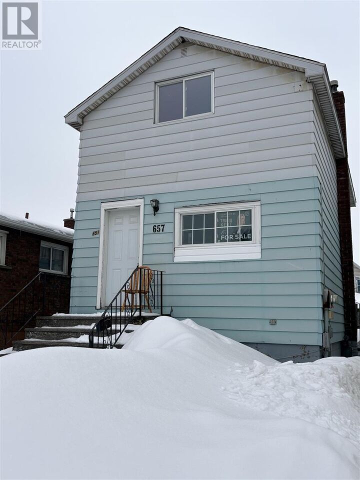 Photo de la propriété:  657 Queen St W  ON P6A 1B1 