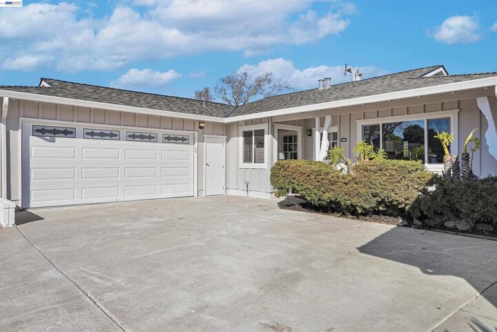 Property Photo:  3221 Llano St  CA 94403 