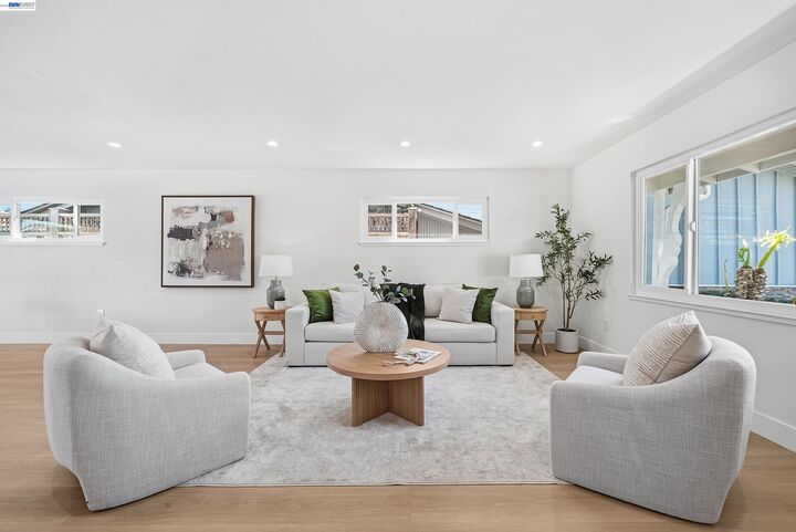 Property Photo: 3221 Llano St CA 94403