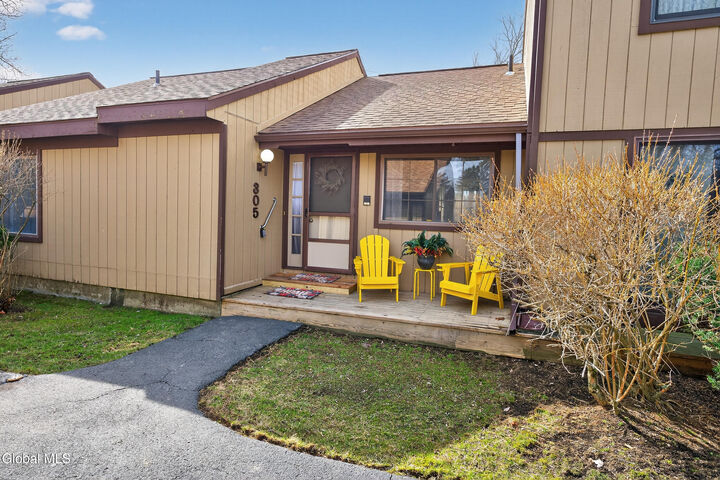 Property Photo: 305 Huntington Court NY 12061