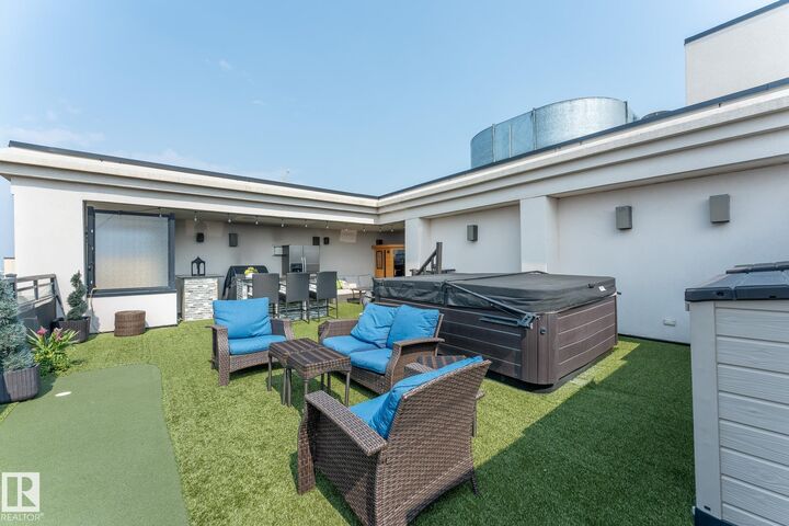 Property Photo: 9939 109 Street NW Ph04/1804 AB T5K 1H6