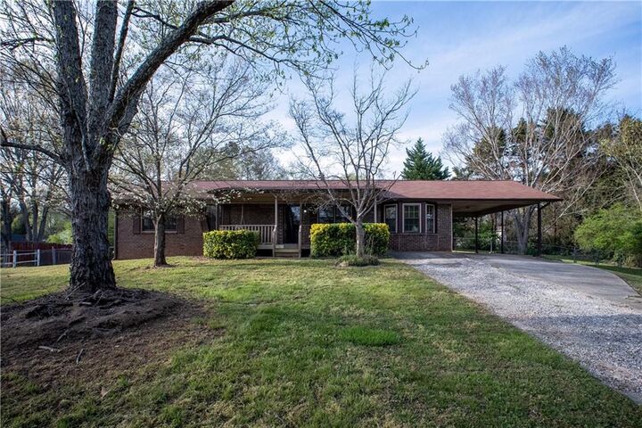 Property Photo:  98 Laurie Court  GA 30141 