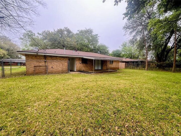 Property Photo:  5210 Chestnut Drive  LA 71301 