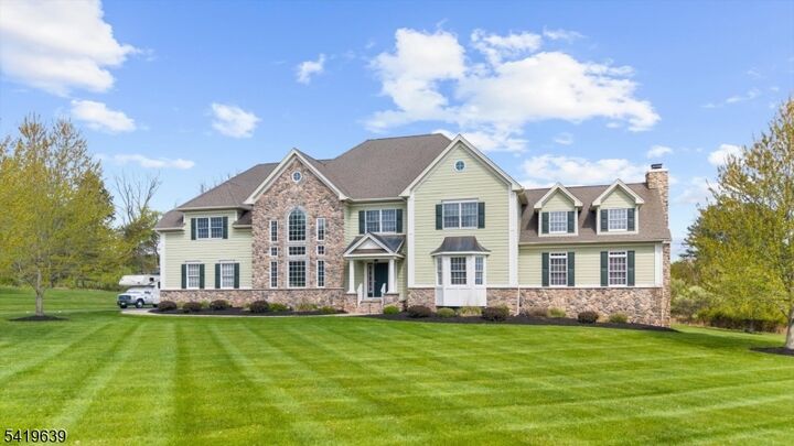 Property Photo:  4 Steinbeck Ct  NJ 08848 