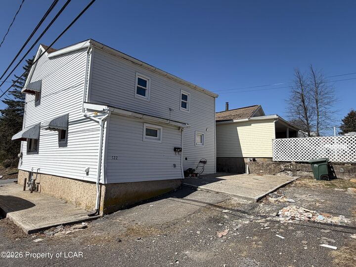 Property Photo:  522 Freemont Court  PA 18201 