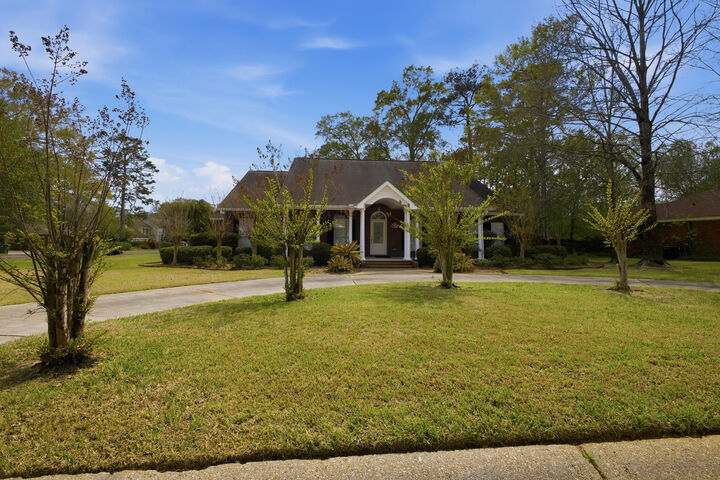Property Photo:  217 Greenwood Pl  MS 39402 