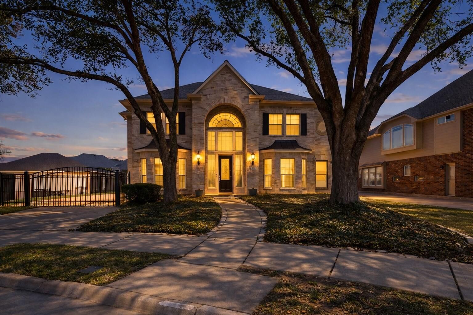Property Photo: 6006 E Brook Court TX 77479