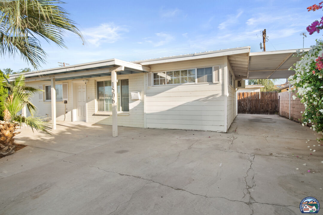 Property Photo: 1506 W Hamilton Ave CA 92243