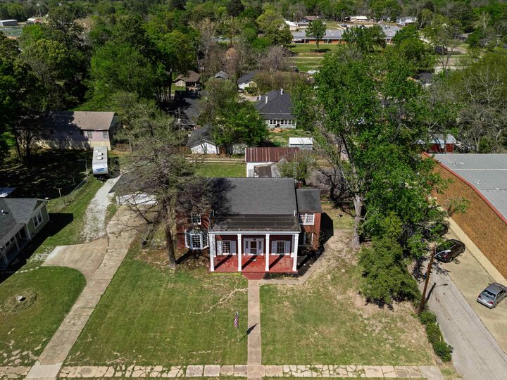 Property Photo:  800 W Tyler St  TX 75644 