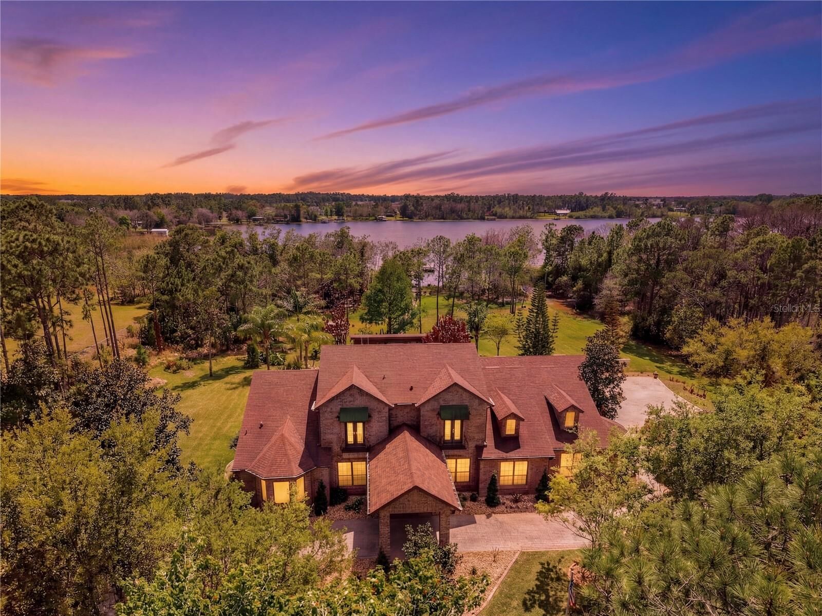 Property Photo:  6900 Ranchero Court  FL 34771 