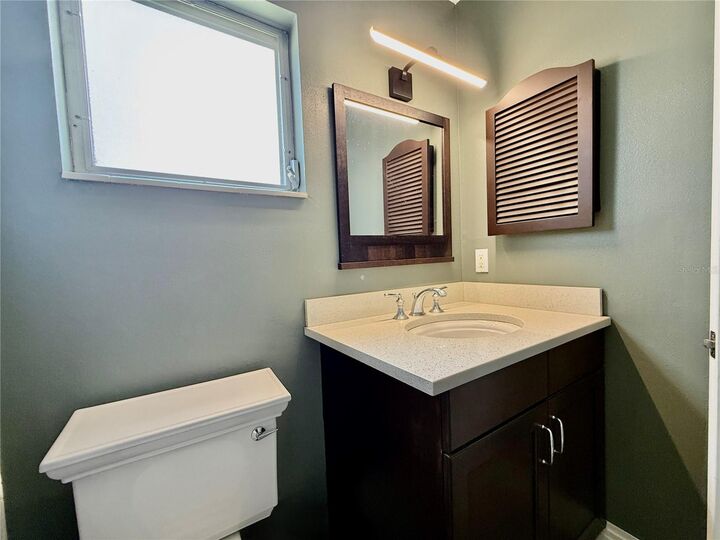 Property Photo: 2217 Hopkins Drive W FL 34207
