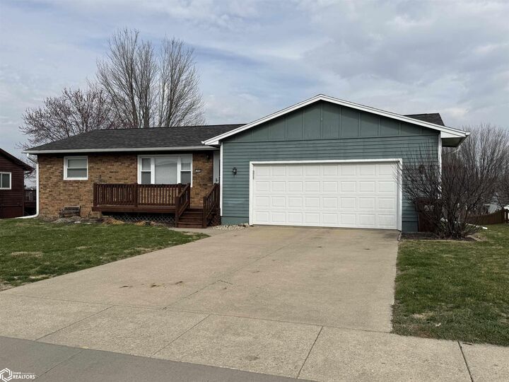 Property Photo:  1906 S 3rd Avenue  IA 50158 