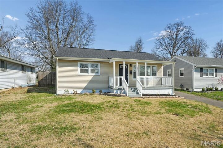 Property Photo:  401 Hillcrest Boulevard  MO 63021 