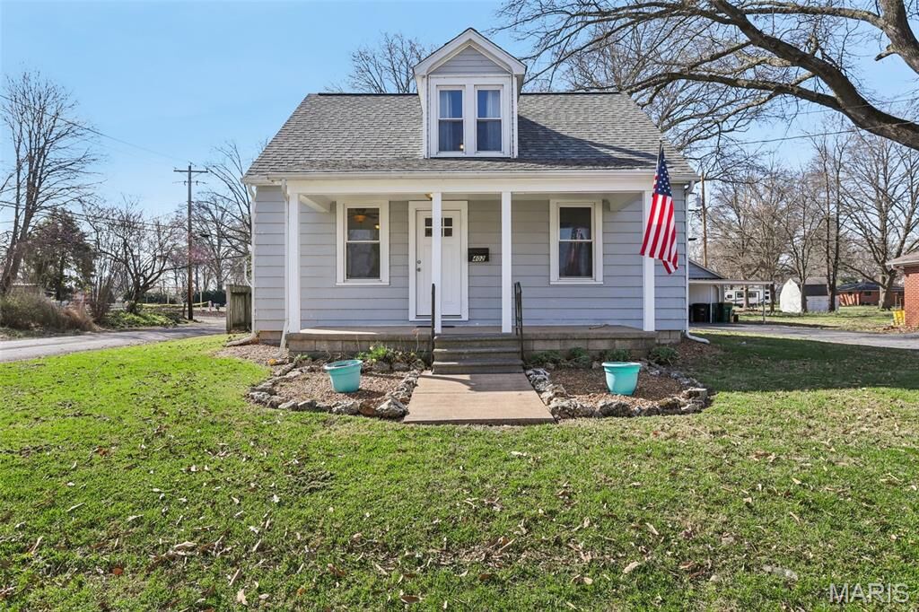 Property Photo: 402 W Oak Street IL 62260