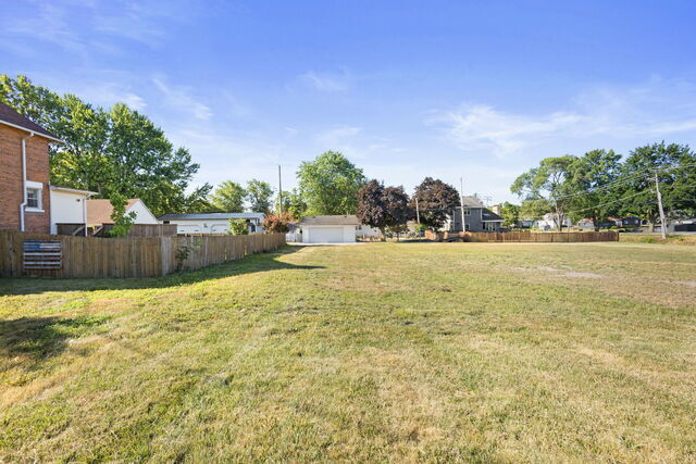 Property Photo:  648 Penfield Street  IL 60401 