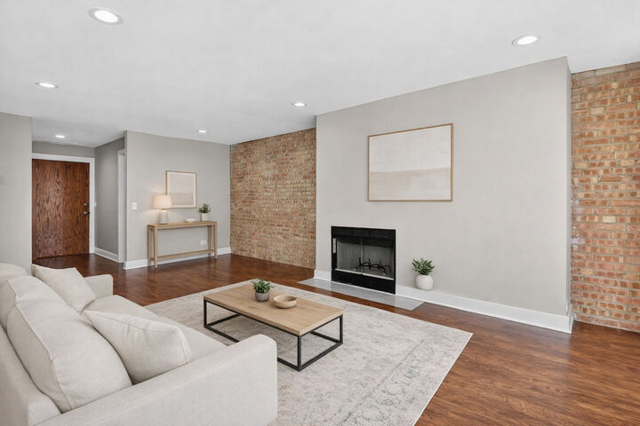 Property Photo:  6020 Oakwood Drive 1L  IL 60532 
