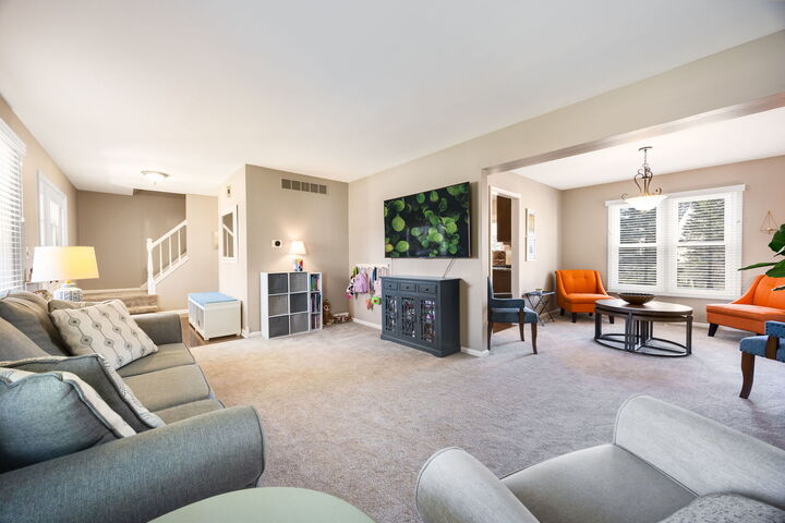 Property Photo: 2305 Hartford Court IL 60565