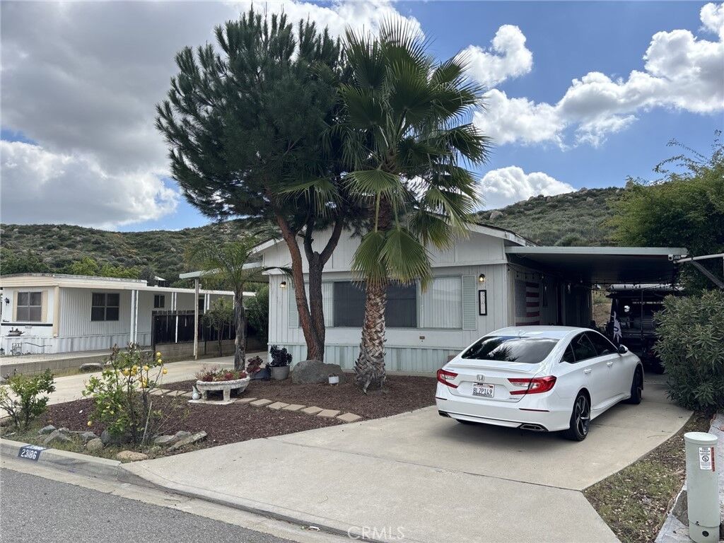 Property Photo:  23186 Skylink  CA 92587 