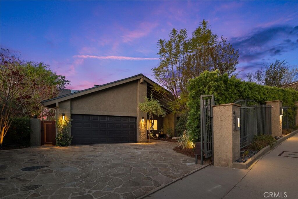 Property Photo:  4556 Poe Avenue  CA 91364 