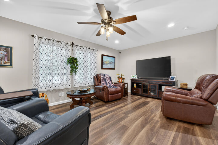 Property Photo:  33 Sandalwood Circle  ME 03904 