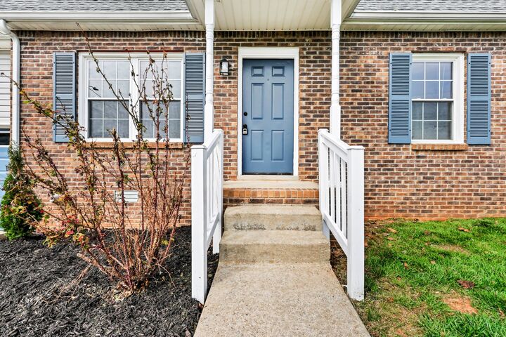 Property Photo: 1402 Marla Ct TN 37042