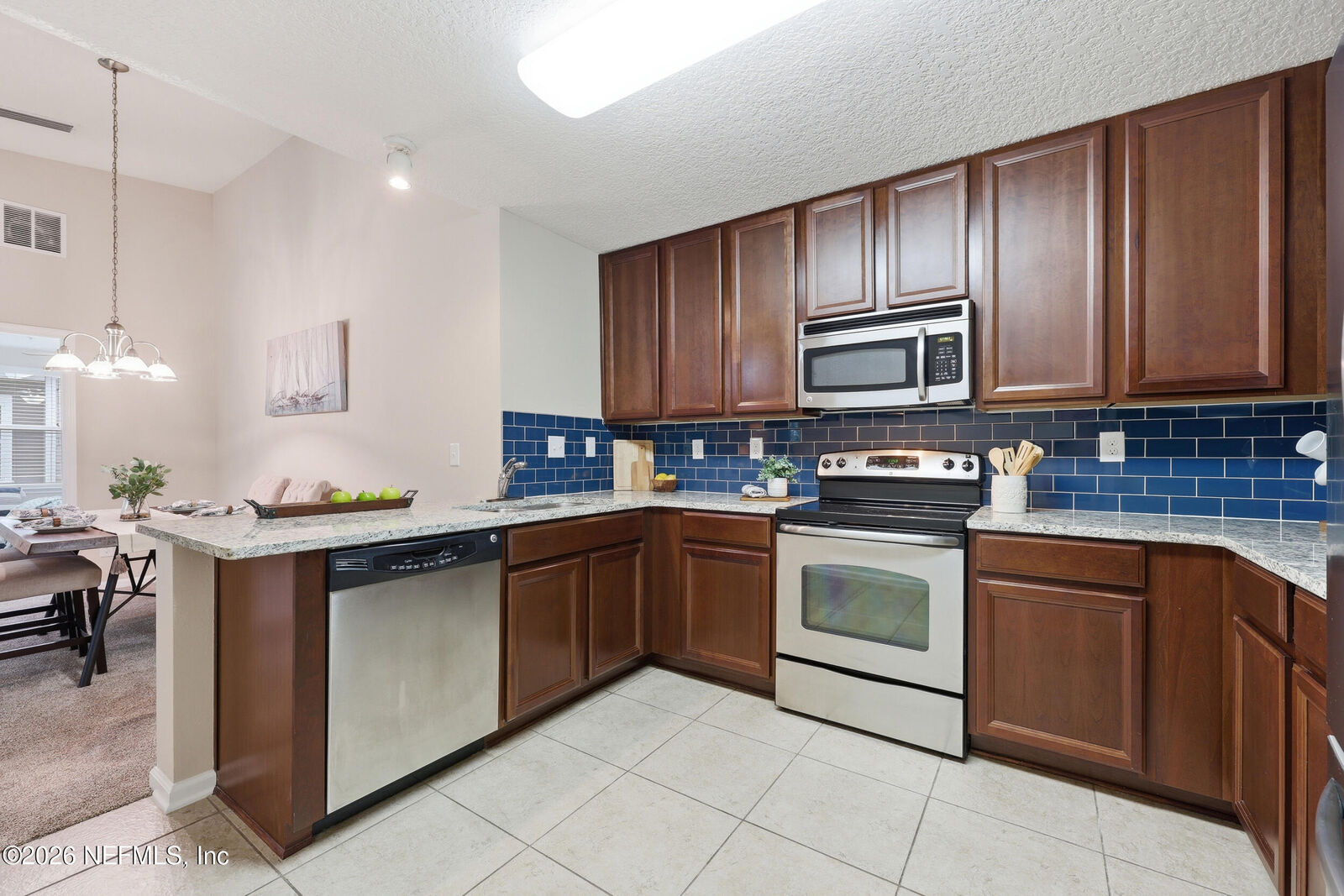 Property Photo:  924 Golden Lake Loop  FL 32084 