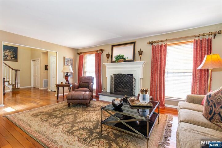 Property Photo:  8 Tomahawk Drive  NJ 07470 