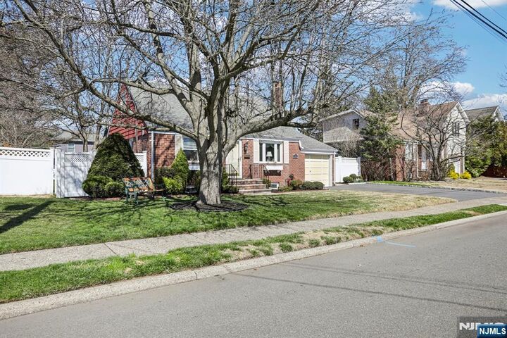 Property Photo:  41 Taggart Way  NJ 07663 