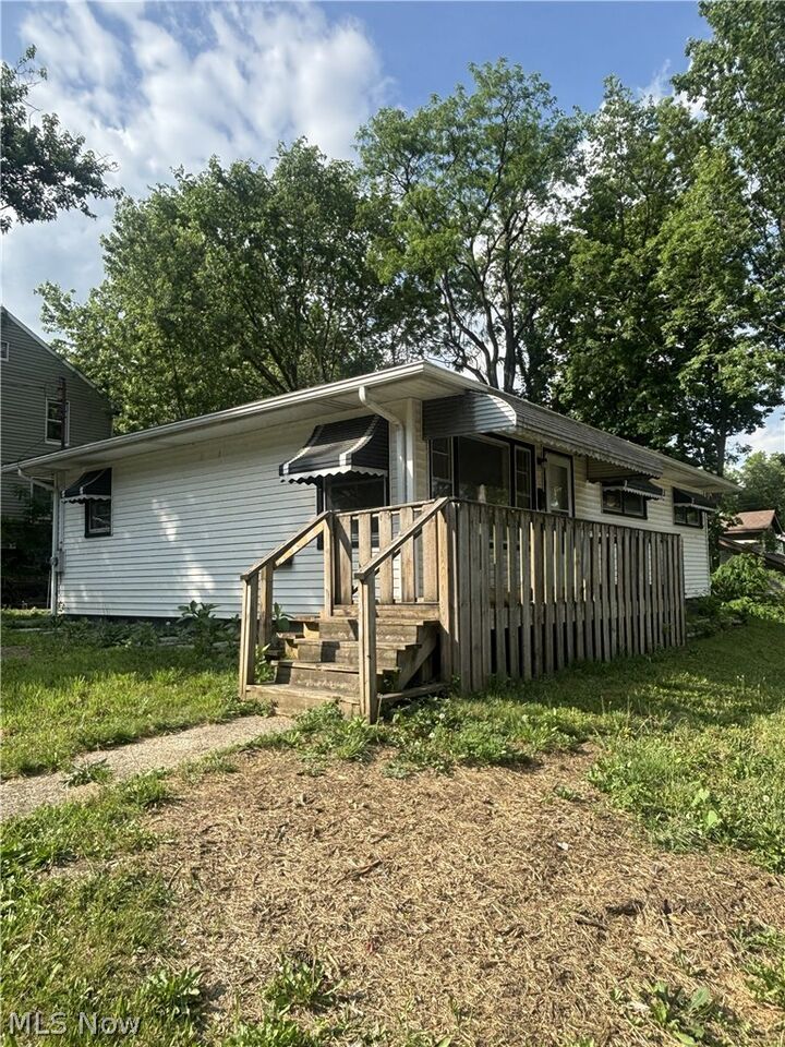 Property Photo: 600 Eastland Avenue OH 44305