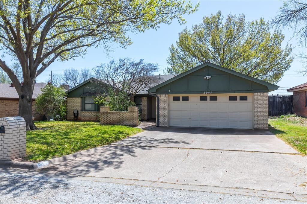 Property Photo:  2941 Red Oak Circle  TX 79606 