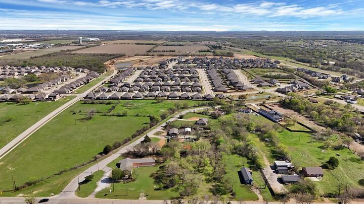 Property Photo:  1459 W Broad Street  TX 76063 