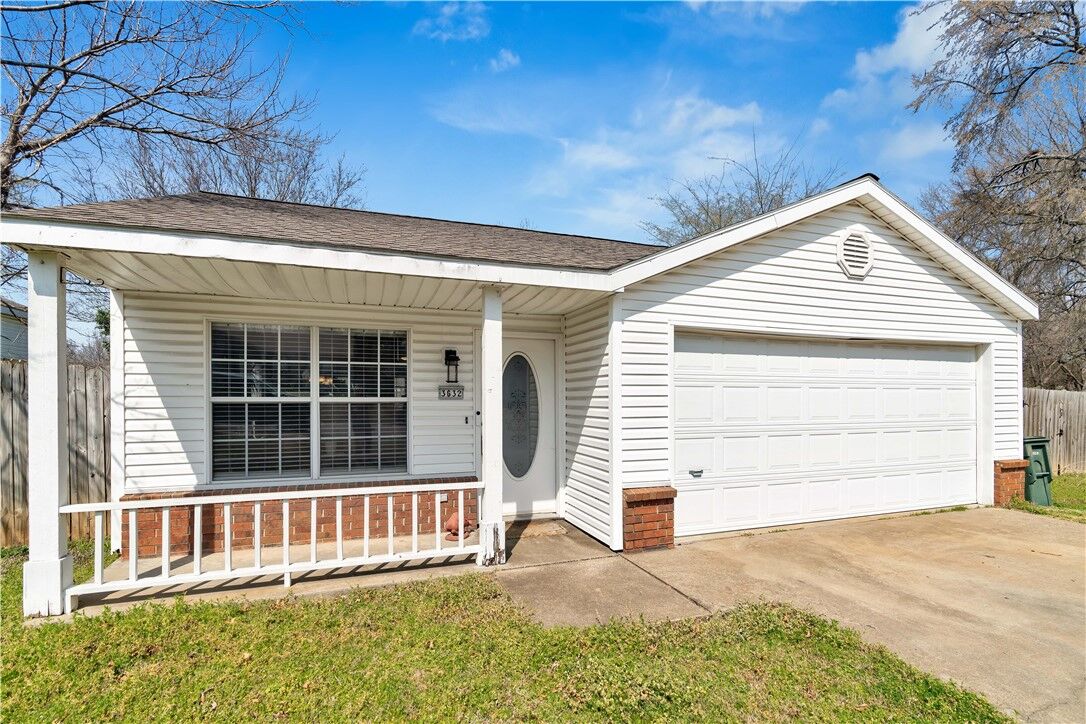 Property Photo: 3032 W Essex Drive AR 72704