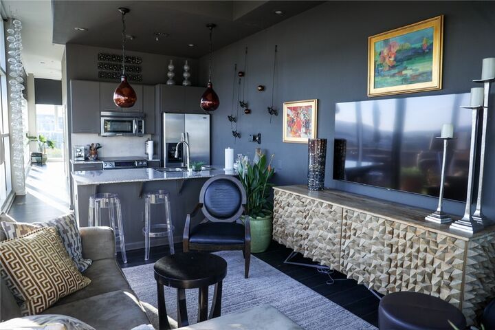 Property Photo: 609 W Dickson Street AR 72701