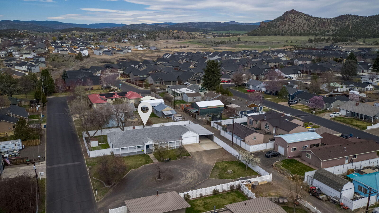 Property Photo:  1244 NE Powell Lane  OR 97754 