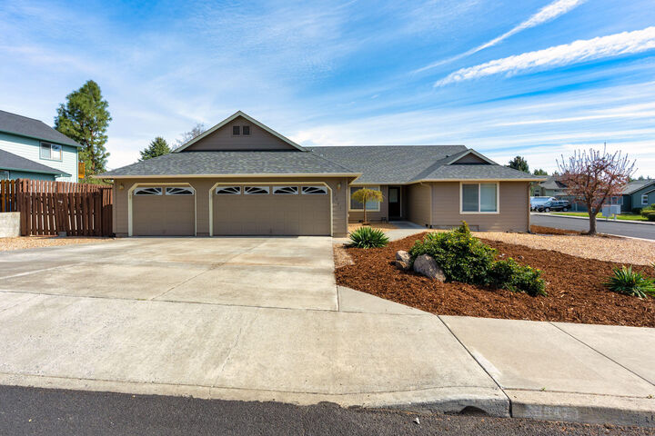 Property Photo: 3647 SW Xero Avenue OR 97756