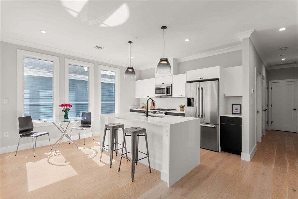 Property Photo: 109 Prospect St 205 MA 02143