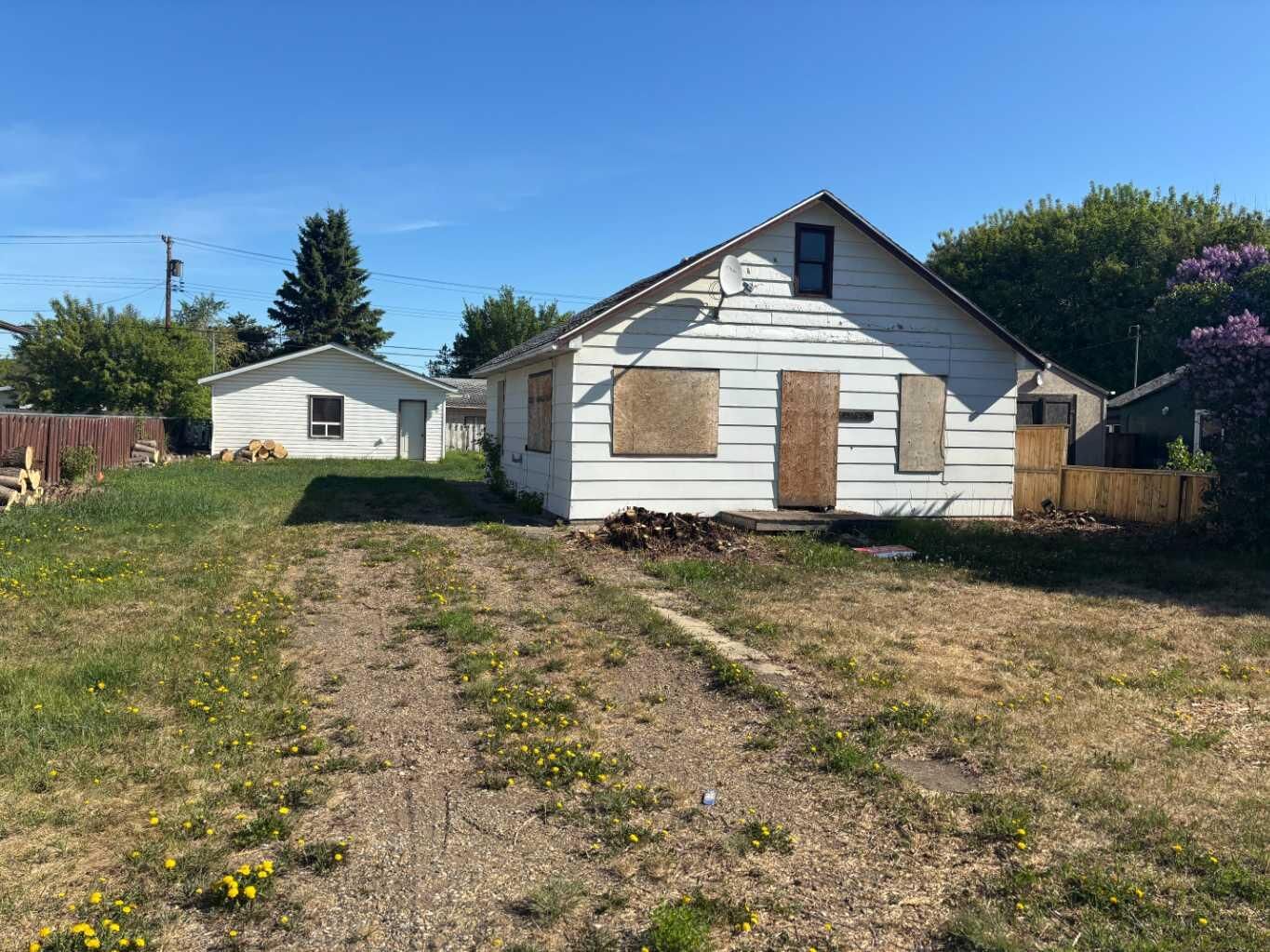 Property Photo: 9518 85 Avenue AB T8S 1G3