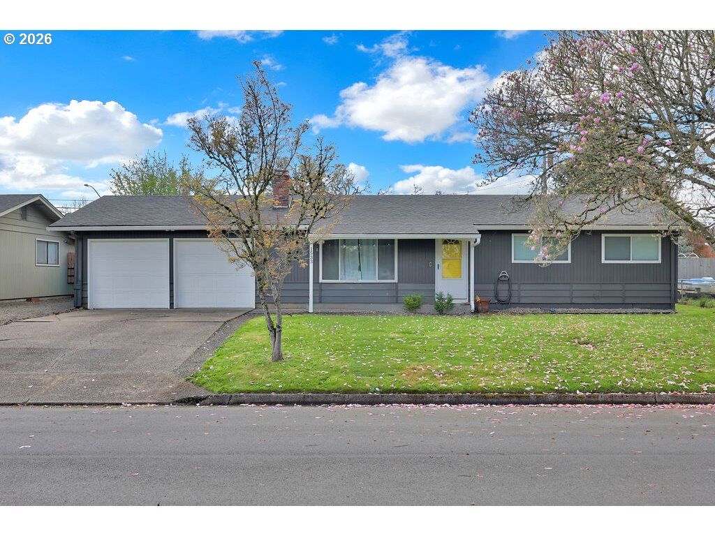 Property Photo:  1533 Sequoia Ave  OR 97477 