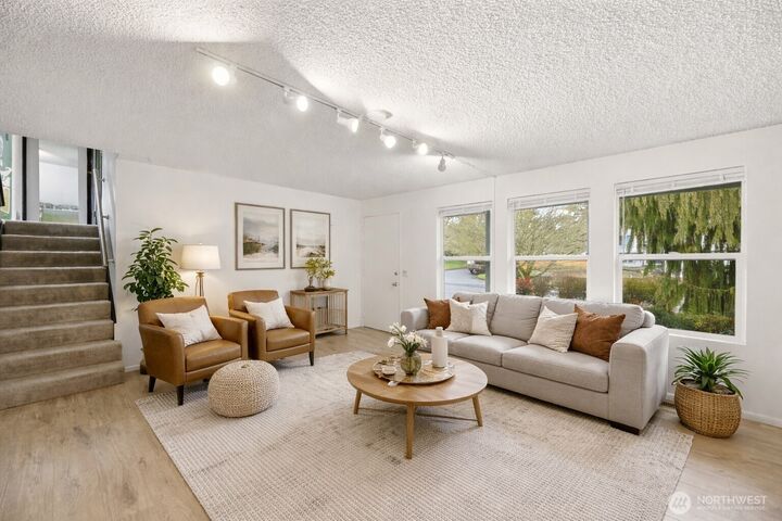 Property Photo:  33136  35th Avenue SW  WA 98023 