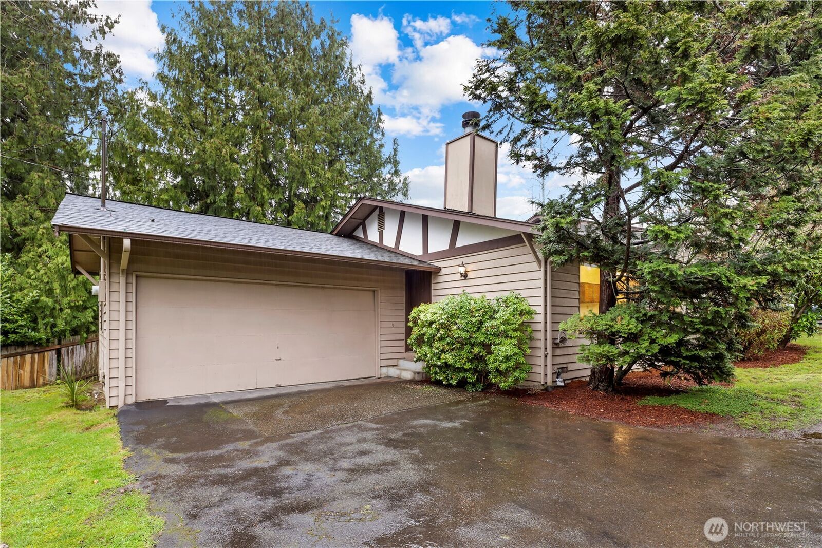 Property Photo: 6822 NE 153rd Pl WA 98028